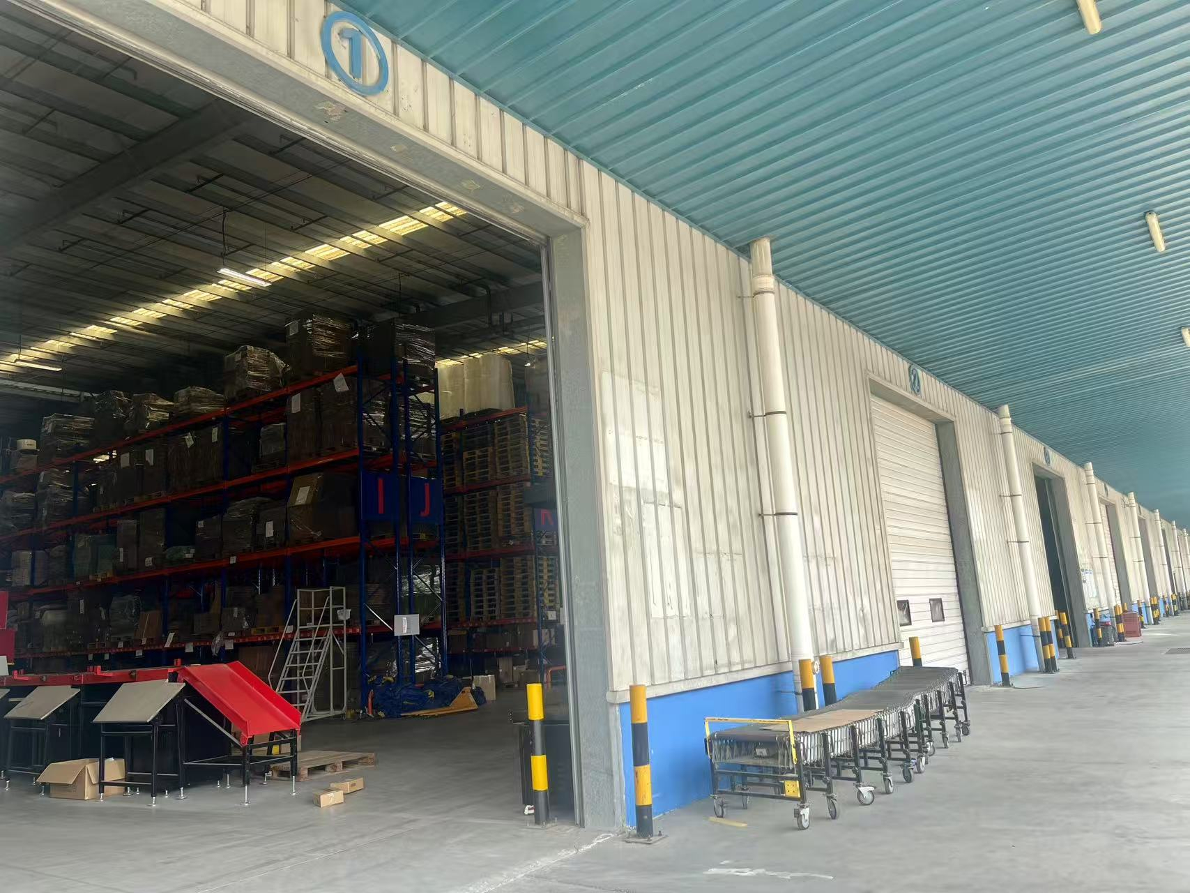 托管仓库交给专业仓，，，，，，，，把成本降给利润！海洋之神8590上海仓储助力化妆品代理贸易绩飙升